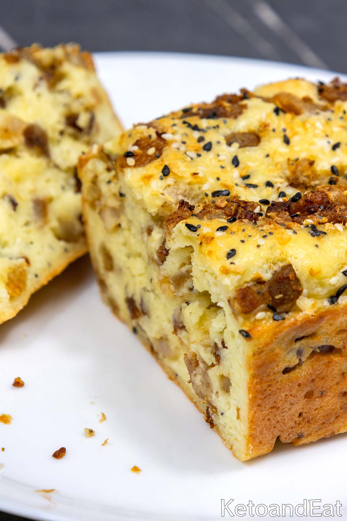 Keto Everything Bagel Bacon & Mozzarella Bread