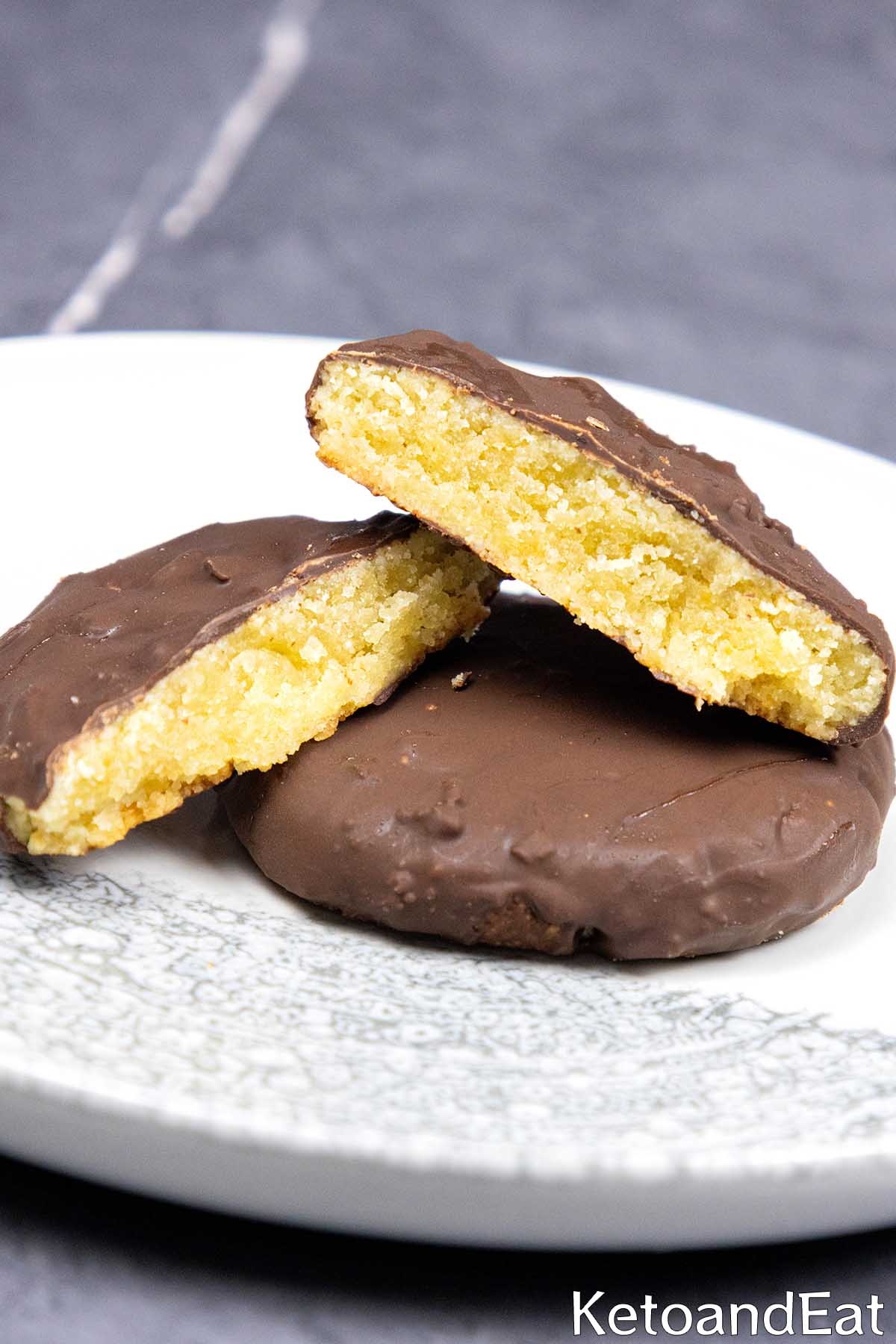 Keto Almond Chocolate Cookies