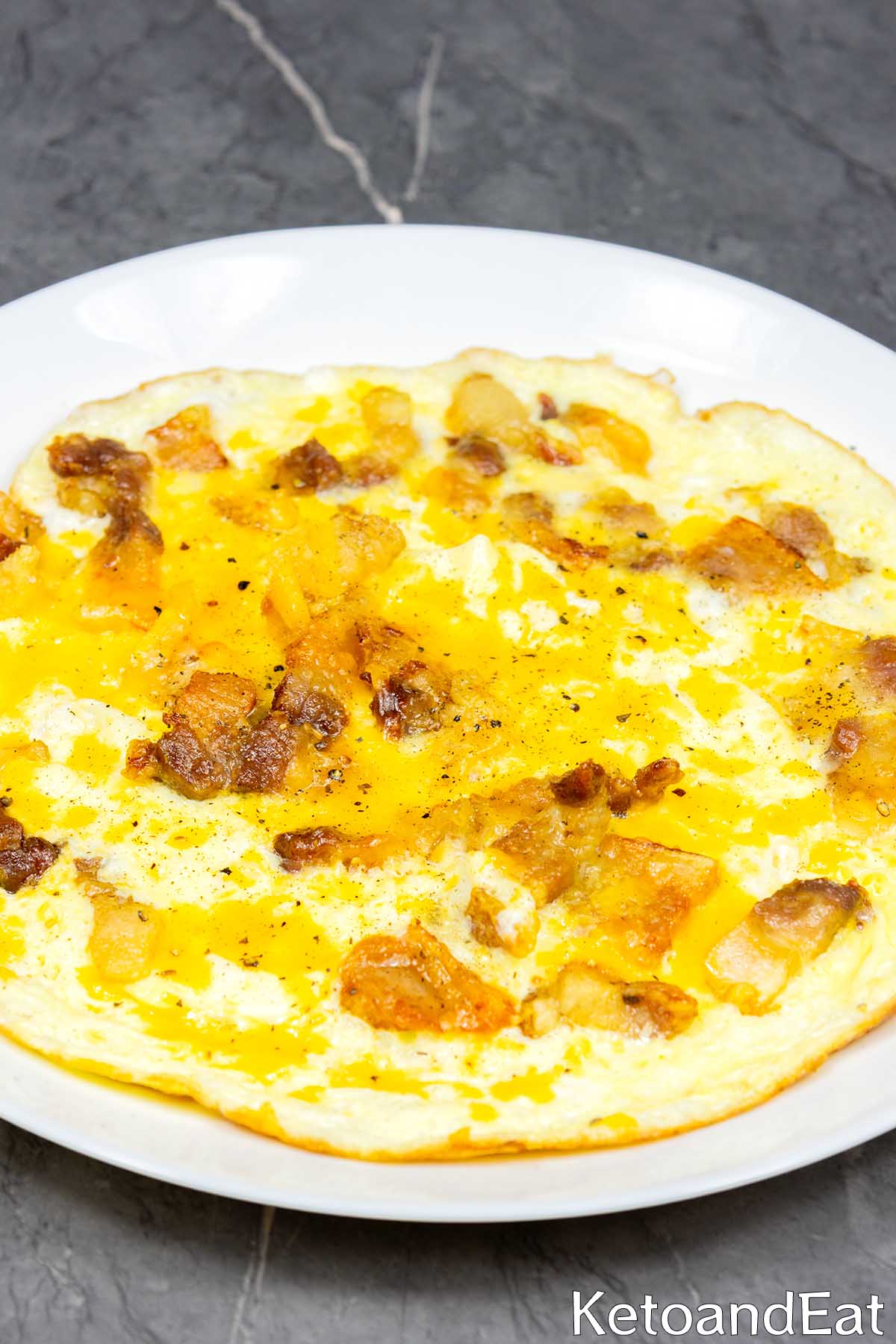 Keto Bacon Cheese Omelette