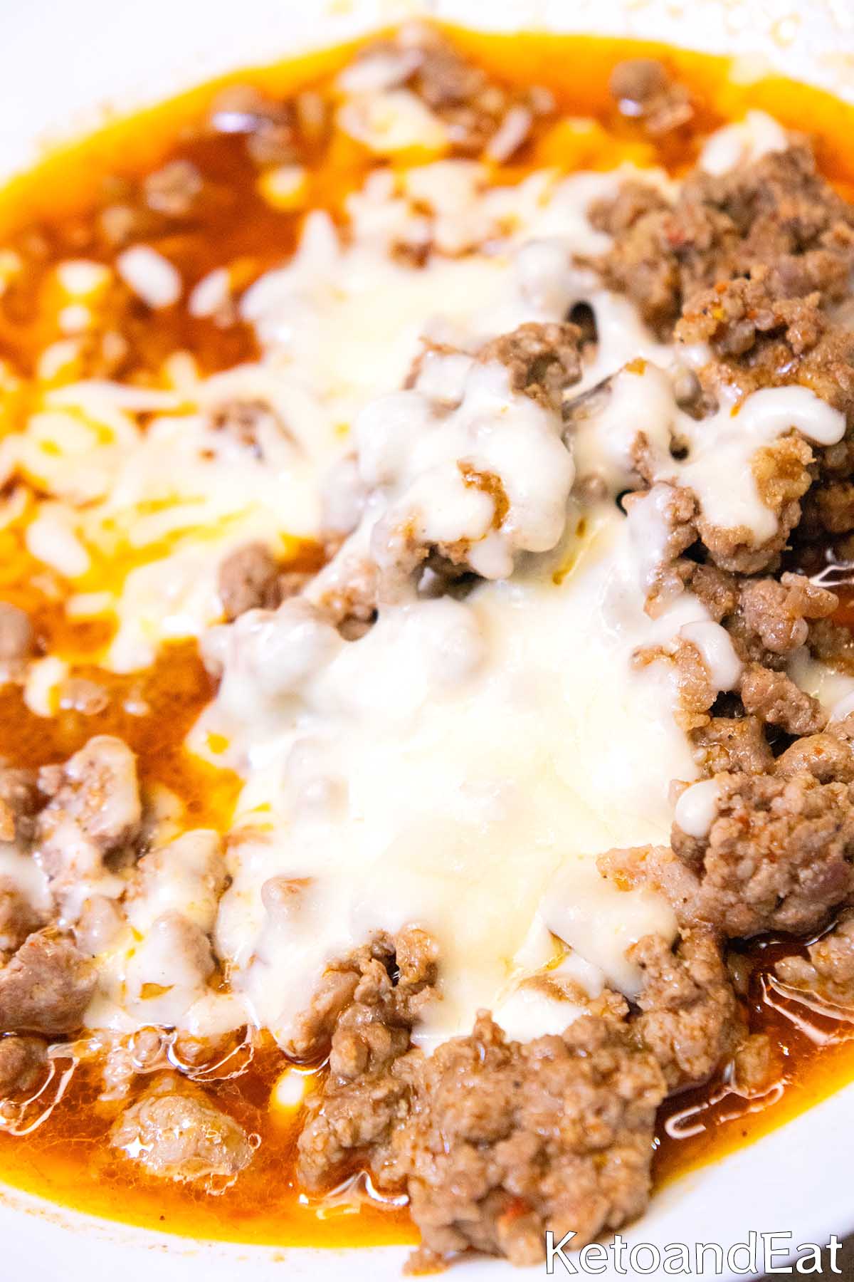 Keto Beef & Smoked Gouda Chili Recipe