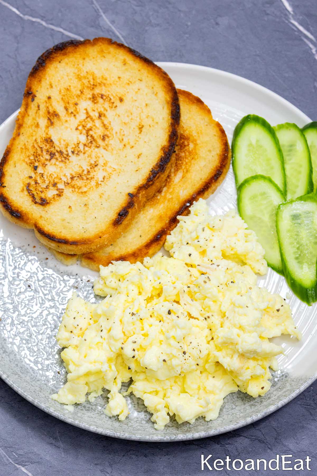 Keto Cottage Cheese Scrambled Eggs