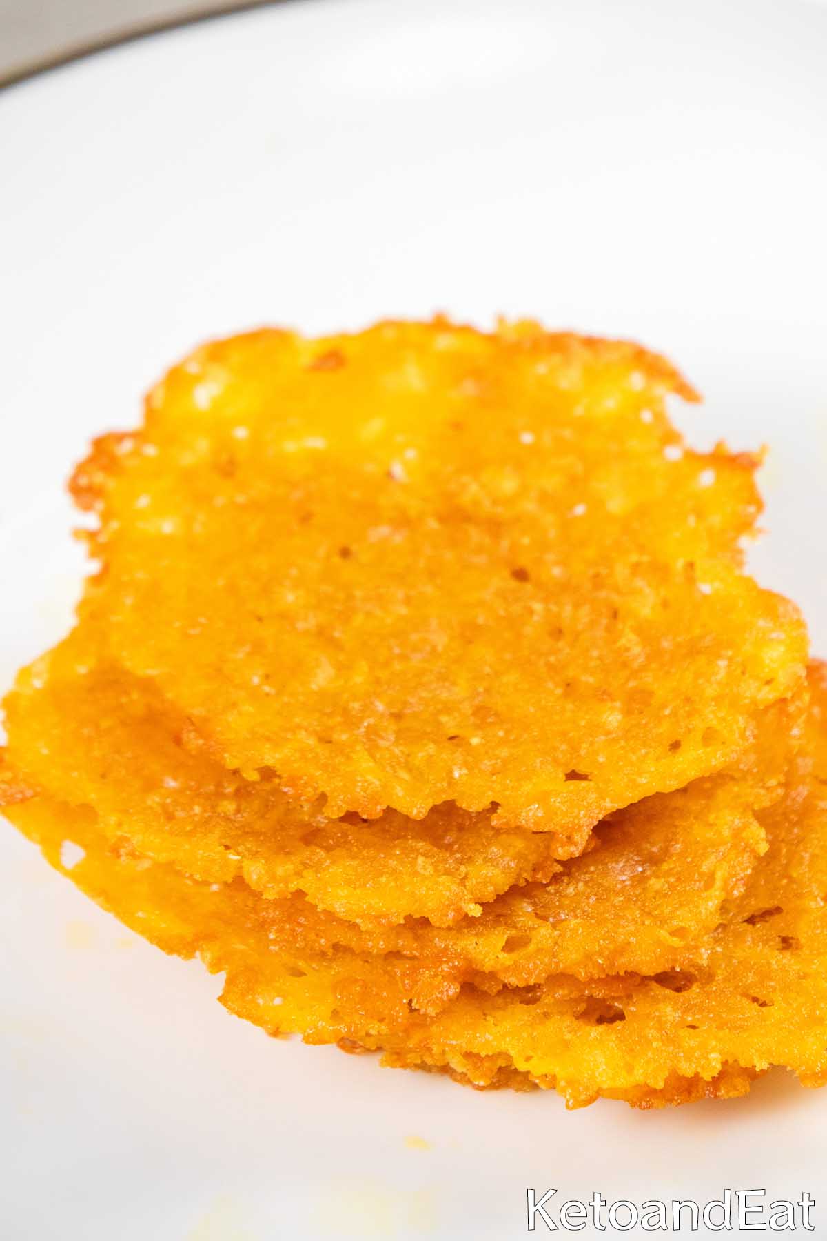Keto Crispy Cheddar Chips Recipe