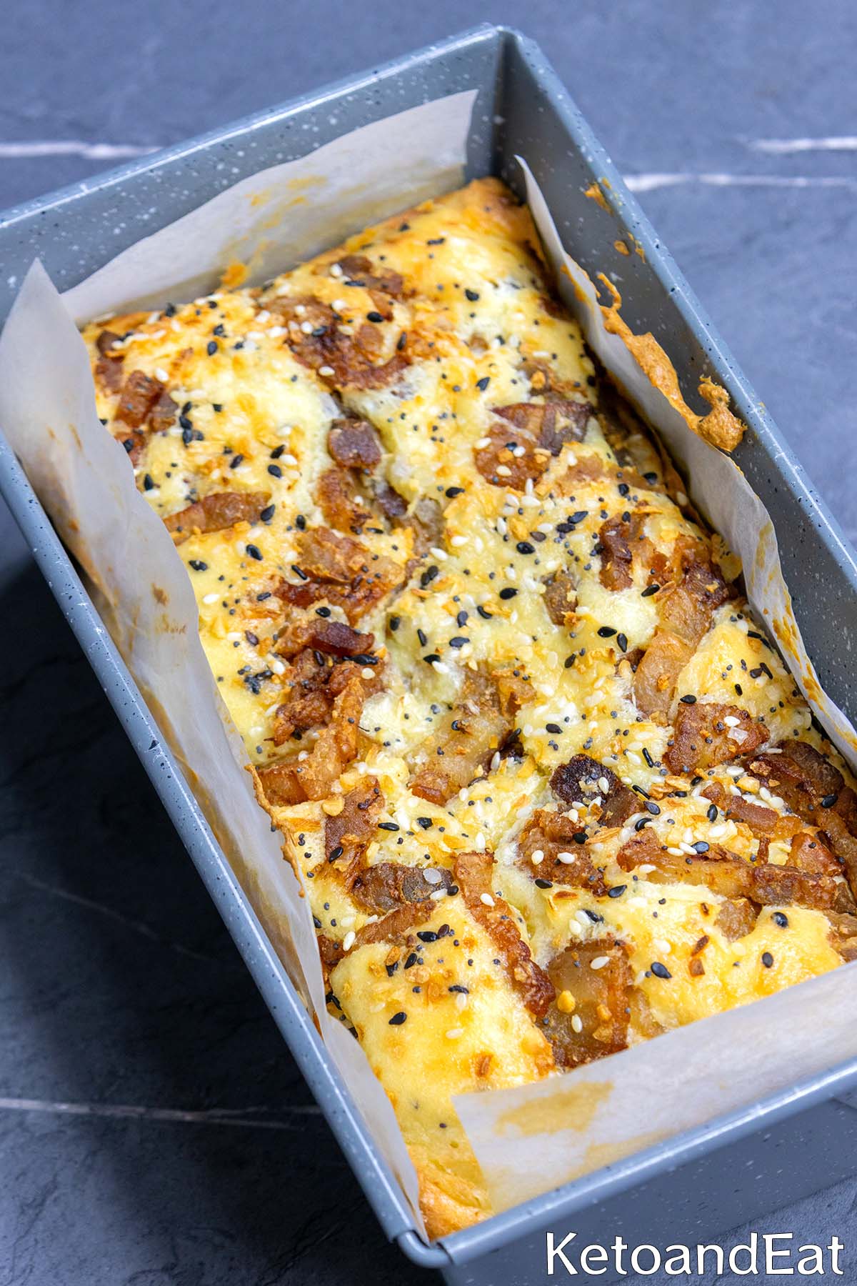 Keto Everything Bagel Bacon & Mozzarella Bread Recipe