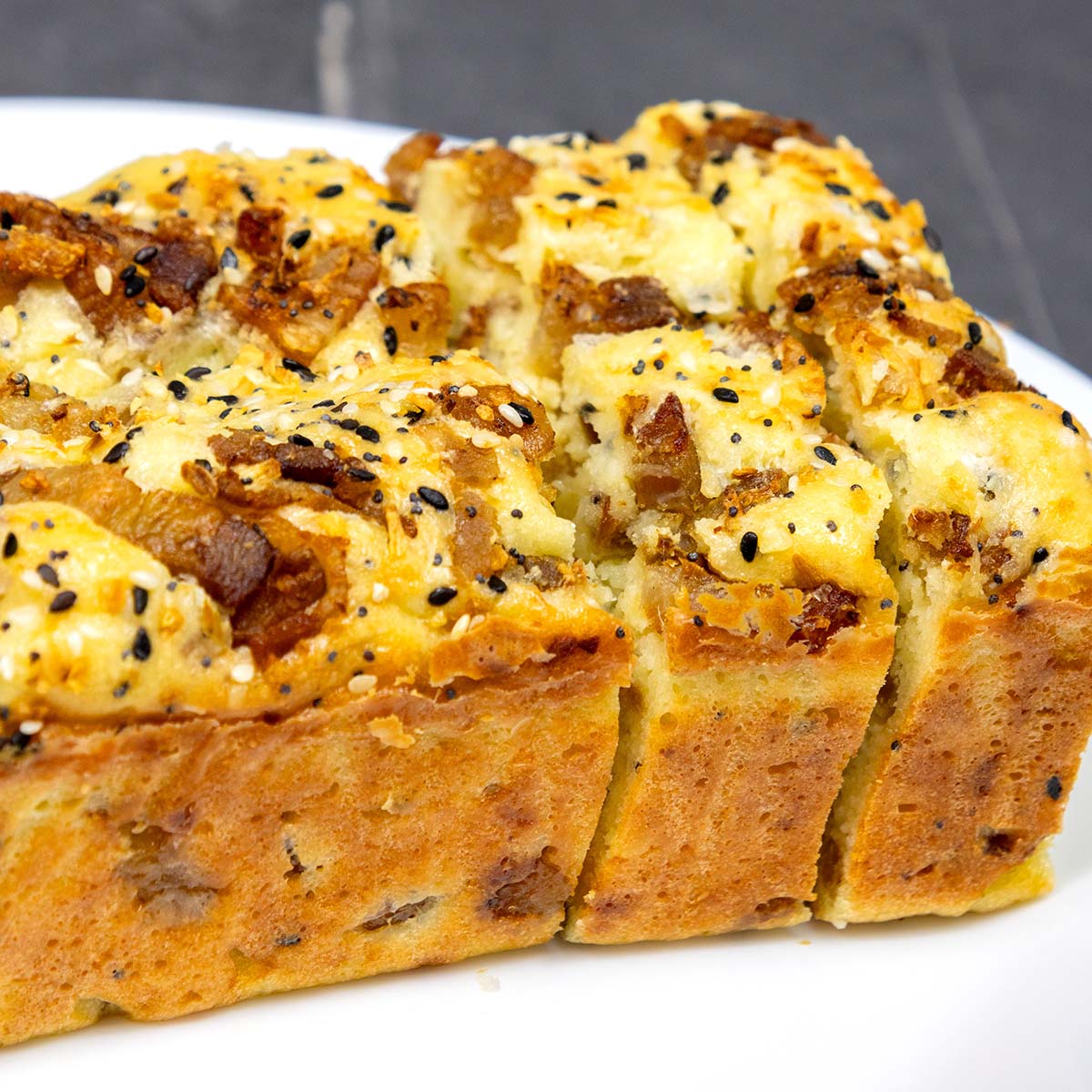 Keto Everything Bagel Bacon & Mozzarella Bread