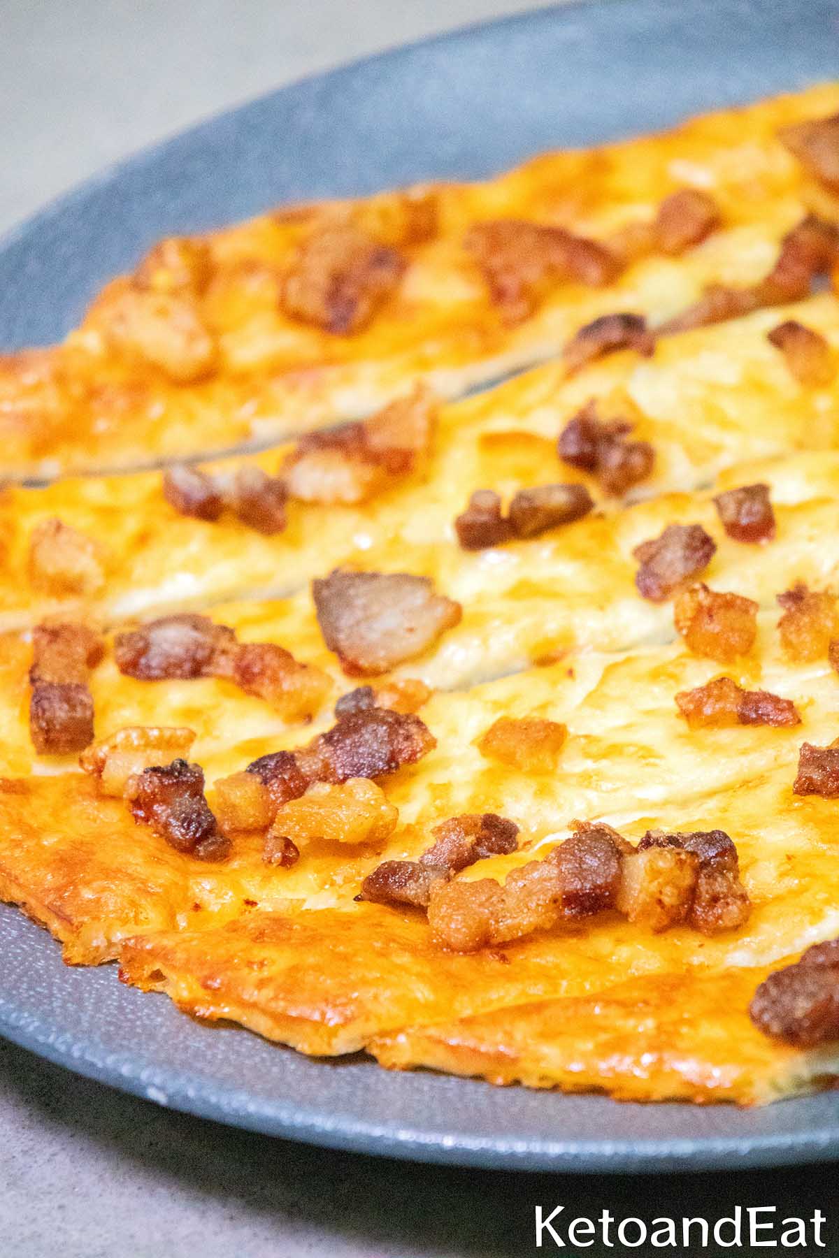 Keto Mozzarella Bacon Flatbread Recipe