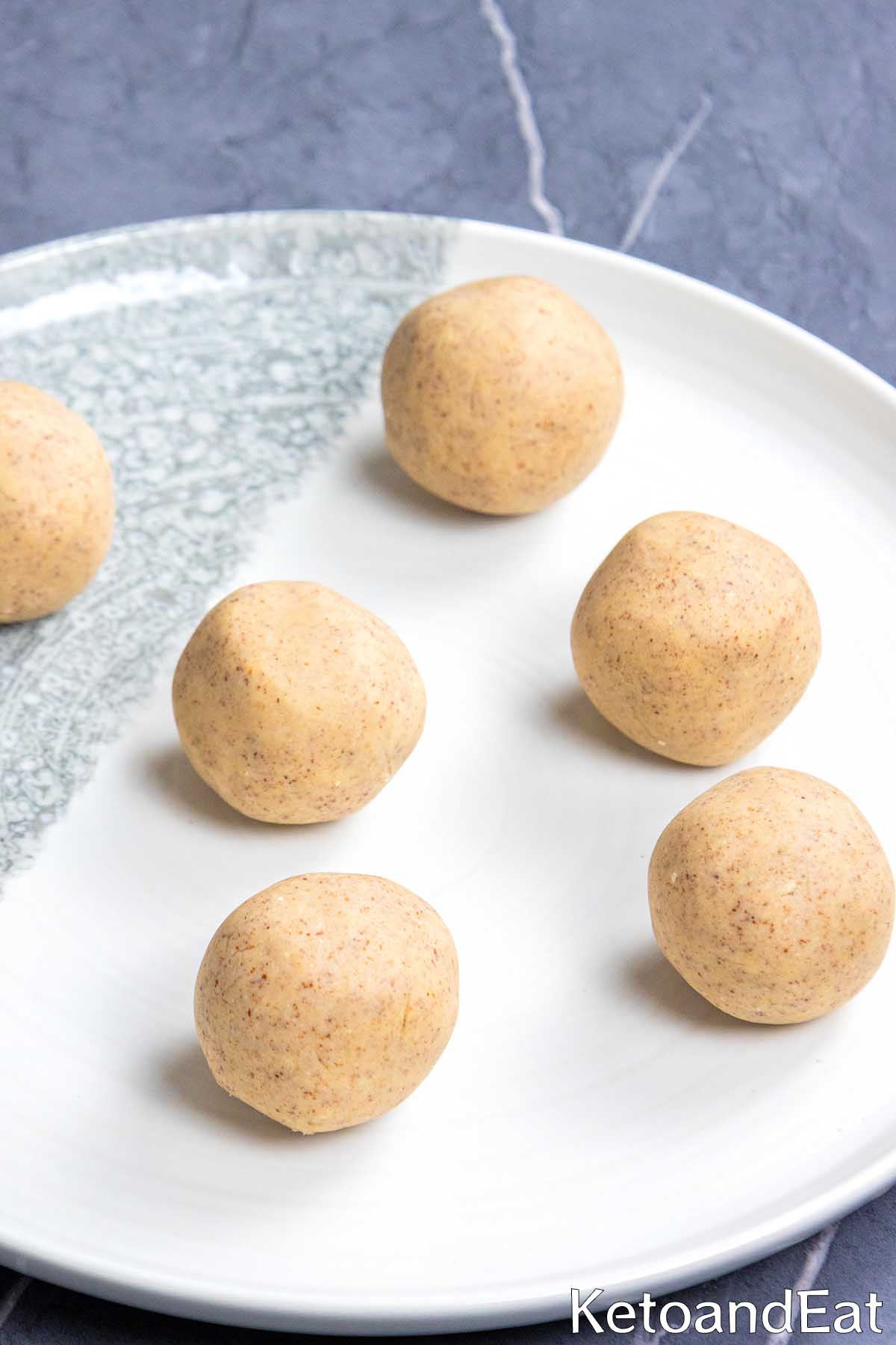 Keto Protein Cake Balls Recipe