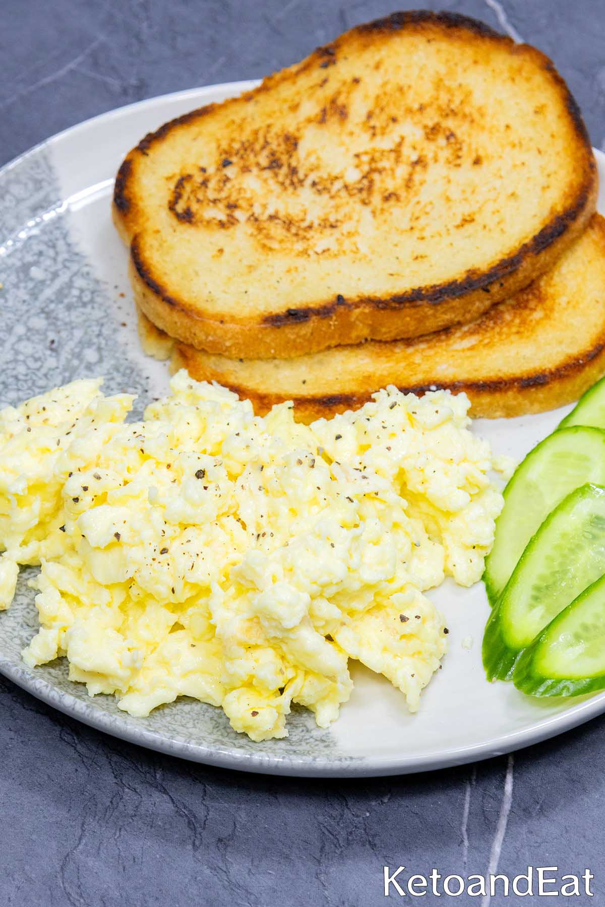 Keto Cottage Cheese Scrambled Eggs