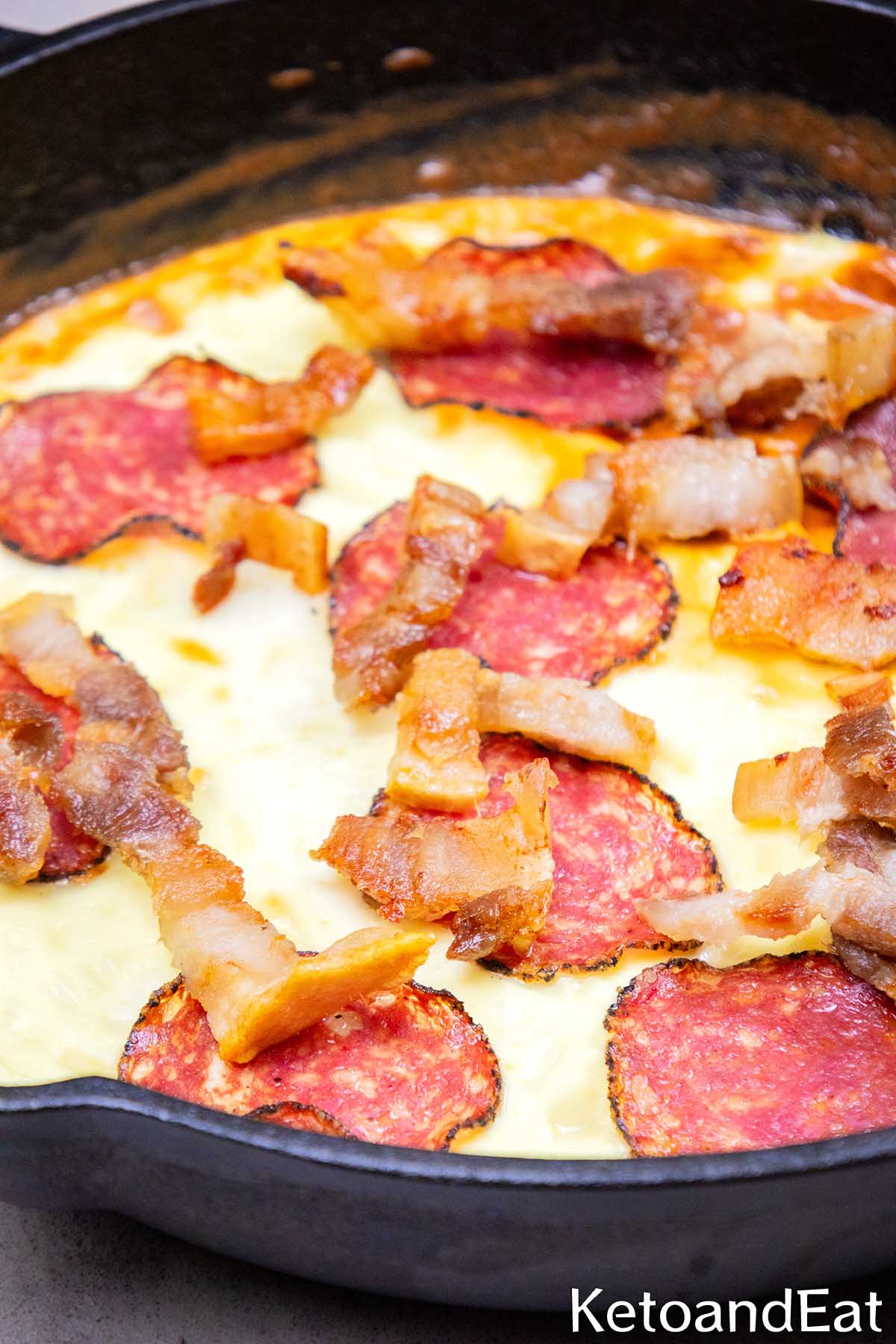 Keto Skillet Bacon Pizza