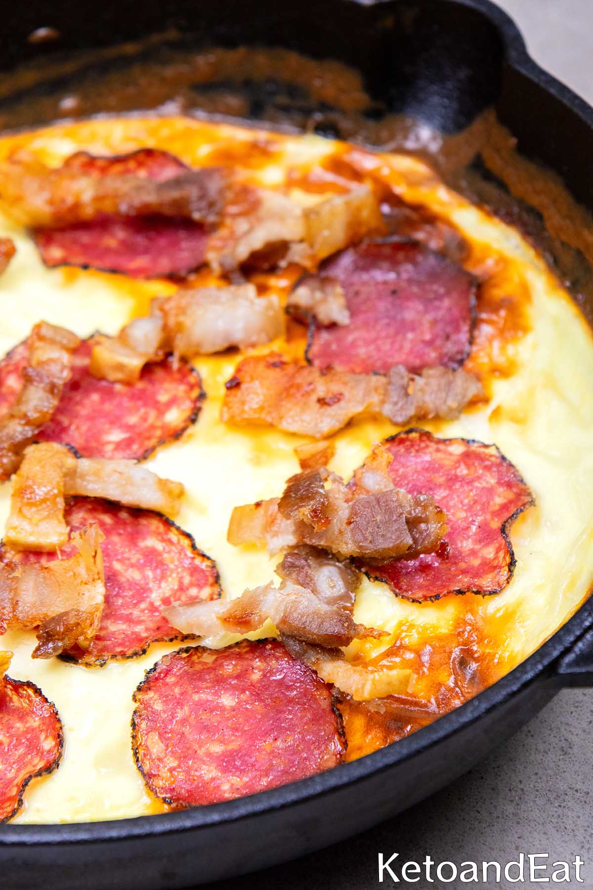 Keto Skillet Bacon Pizza