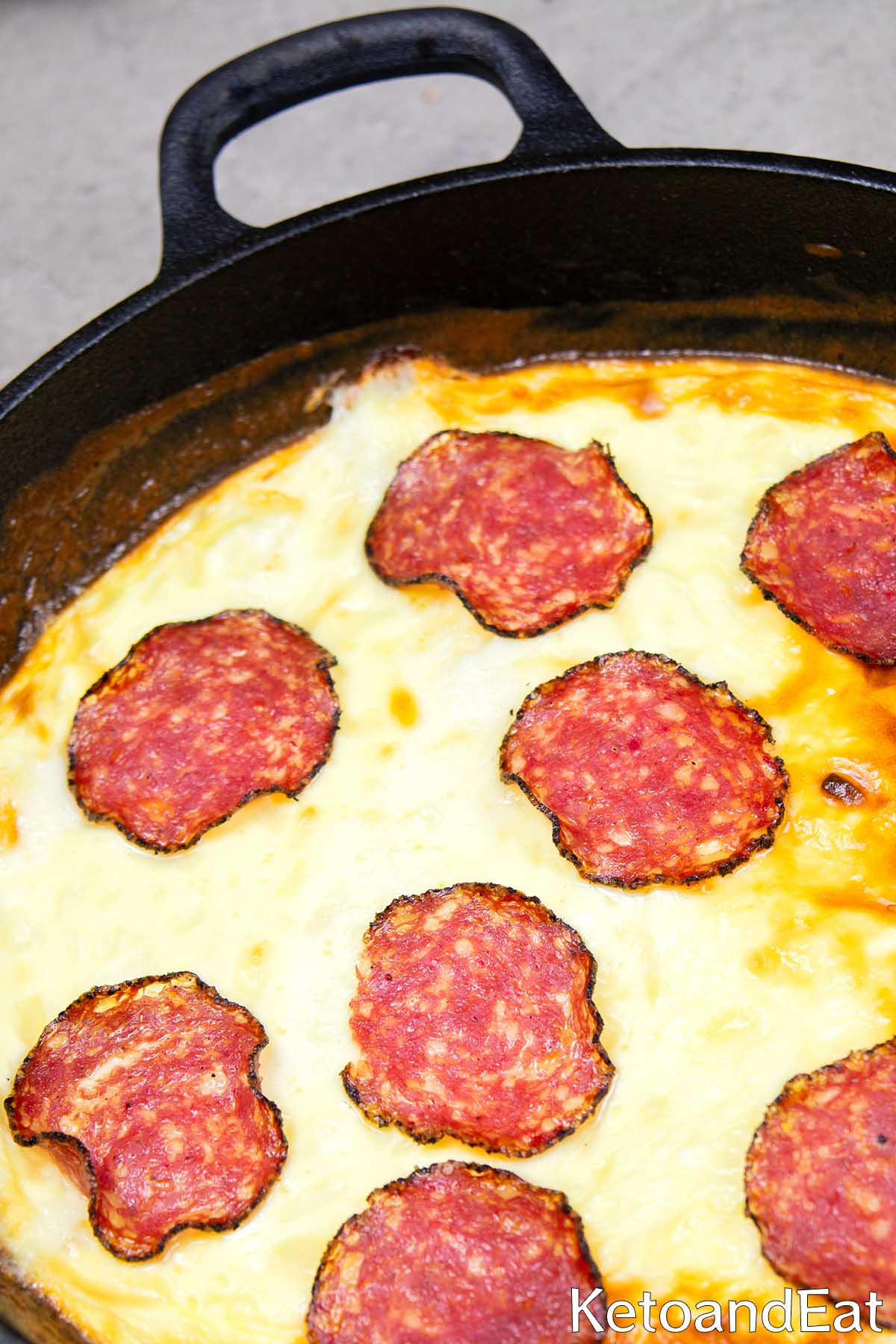 Keto Skillet Pepperoni Pizza Recipe