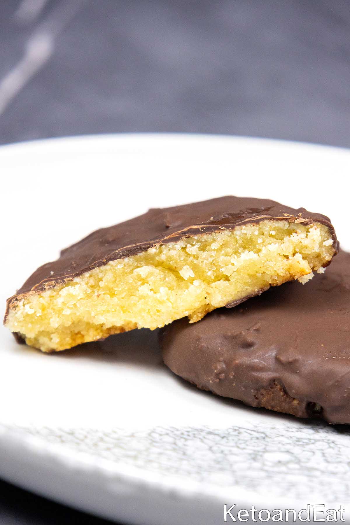 Low Carb Almond Chocolate Cookies