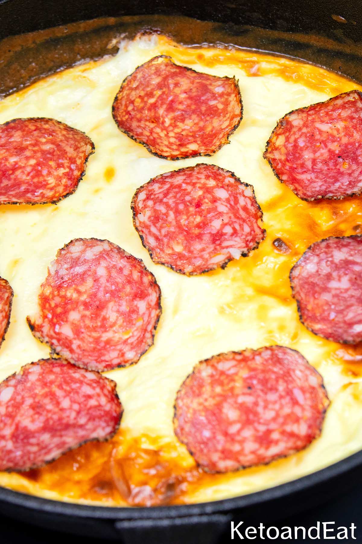 Low Carb Keto Skillet Pepperoni Pizza Recipe
